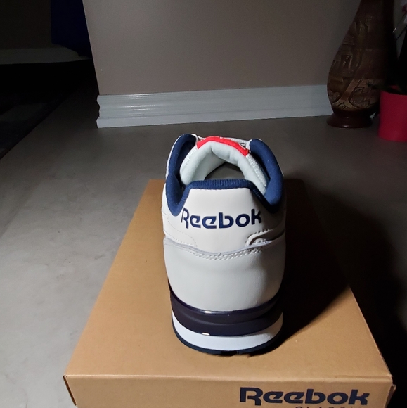 Reebok Classic,Men Size 9 - Picture 5 of 13